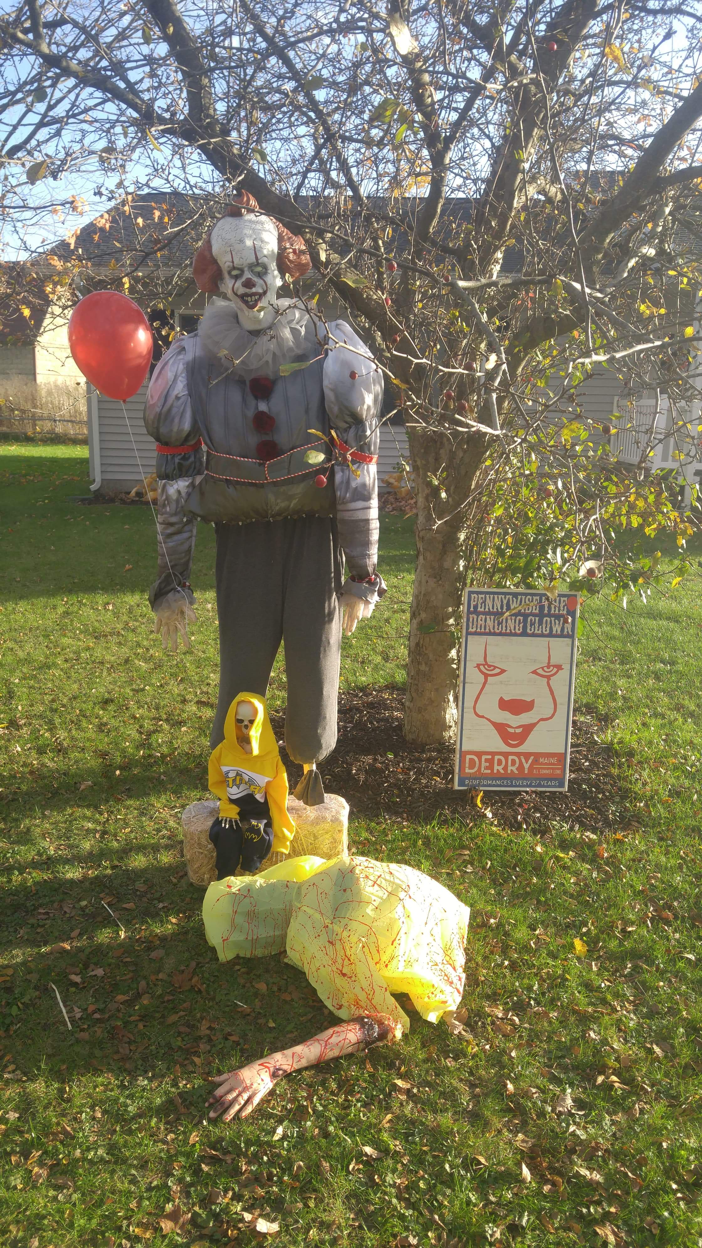 Sherburne Scarecrow - Pennywise the clown in daylight